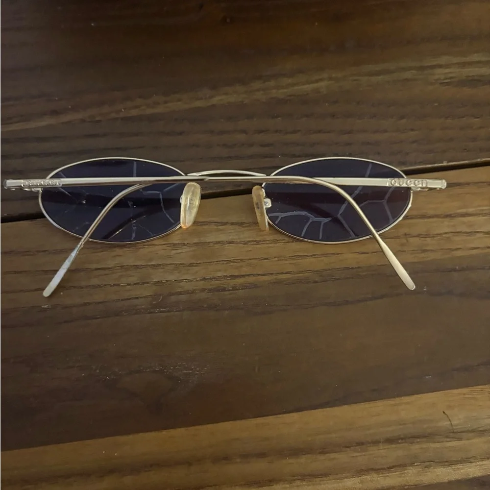 Vintage Gucci Gold Oval Sunglasses with crack is the paint - Picture 3 of 6